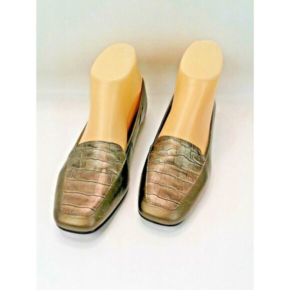Antonio Melani Womens Bronze Alligator Print Loafers/Flats Size 6.5 M - Picture 1 of 8